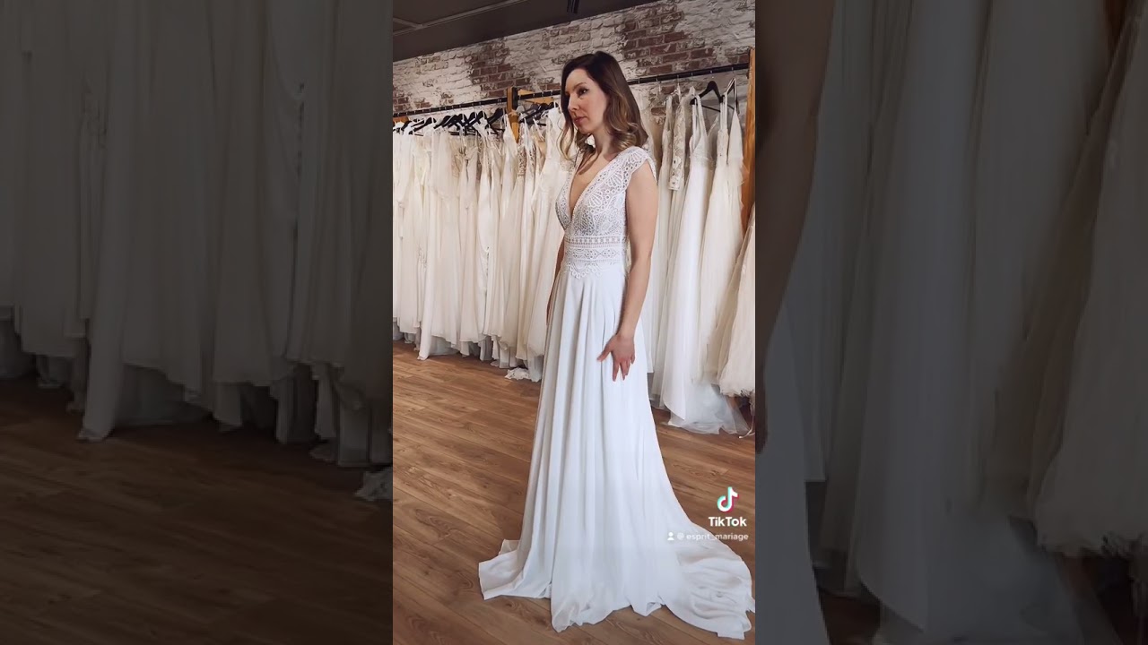 Robe de mariée bohème AURELIE #robedemariee #robedemariée #mariage #mariageboheme  #lesherbiers