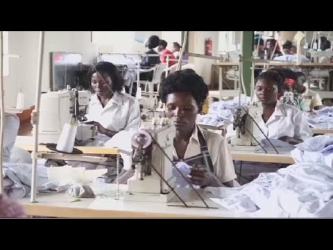 Au coeur d'un atelier de couture de la police ougandaise