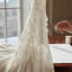 découvrez l'art raffiné de la dentelle à l’aiguille, une technique délicate qui sublime les robes de mariage avec élégance et finesse.