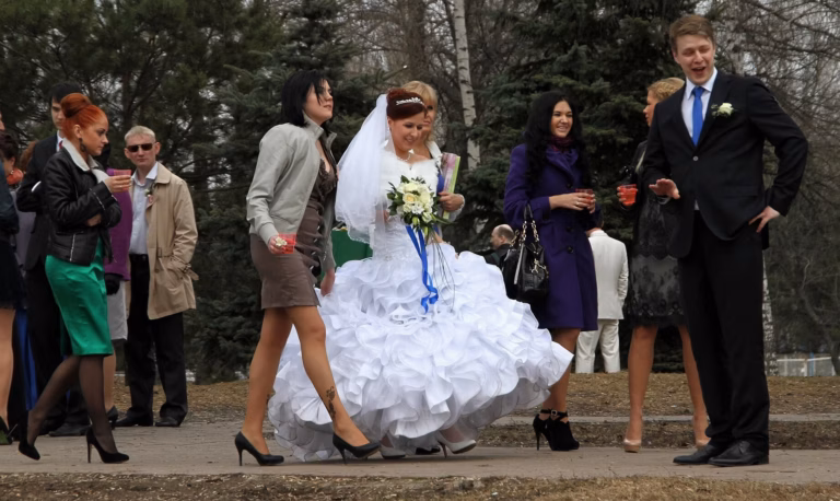 Mariage en hiver : les tenues chics à porter en tant qu&rsquo;invitée
