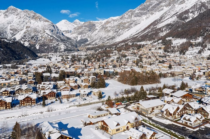 Gstaad vs St. Moritz : comment trancher pour votre prochain séjour en photo