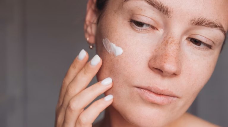 Qu&rsquo;est-ce qu&rsquo;une Routine Skincare : Étapes Essentielles