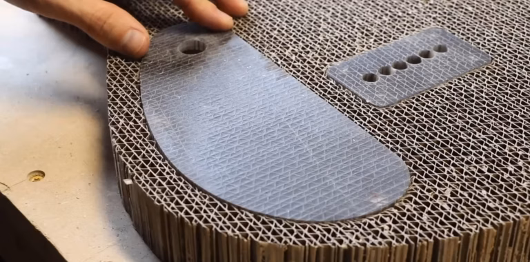 Le Velcro : une invention inspirée des graines collantes accrochées aux vêtements d’un chasseur suisse