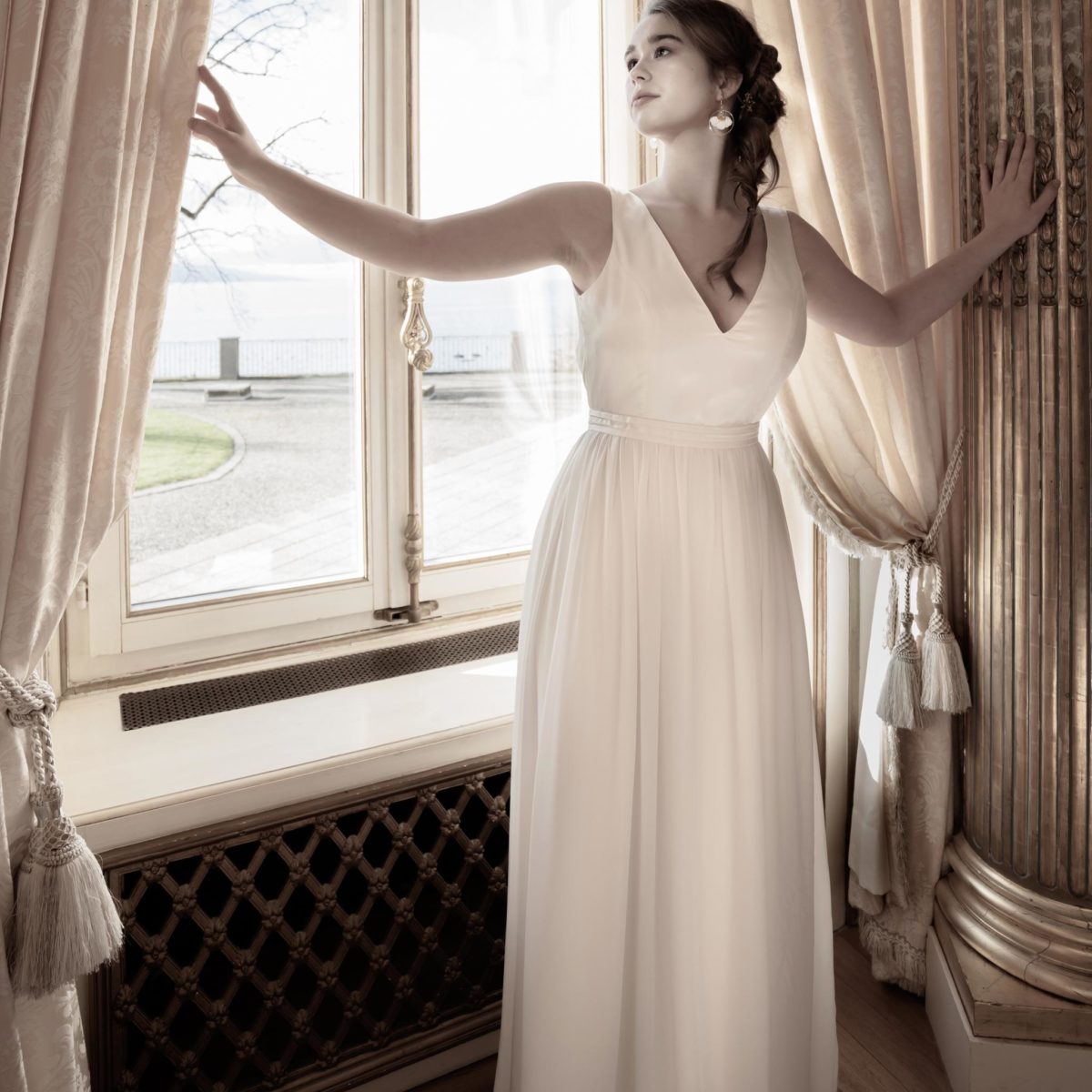 Robe de mariée créatrice couture sur mesure dos nu collection Rivoli - Claire Silène Mariage Lausanne
