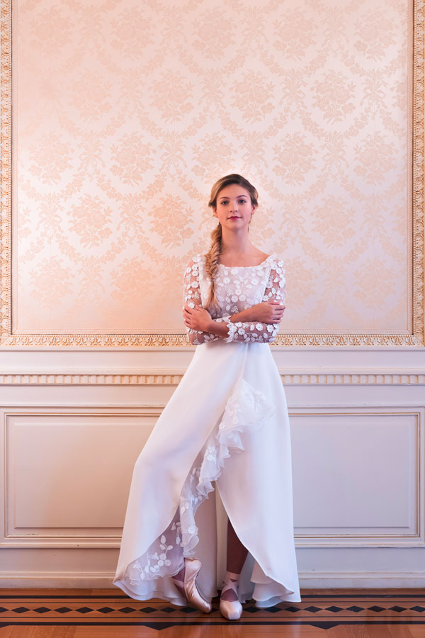 Robe de mariée moderne en dentelle de style romantique - Claire Silène Vevey Lausanne